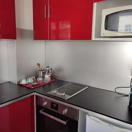 Studio Center - 1er, With Terrace And 50m From The Seaside *