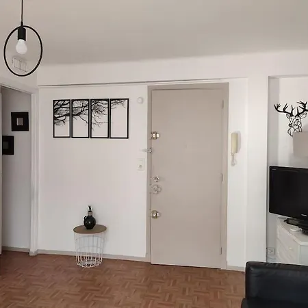 Studio Center - 1er, With Terrace And 50m From The Seaside Appartement *