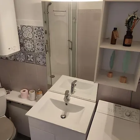 Appartement Studio Center - 1er, With Terrace And 50m From The Seaside *